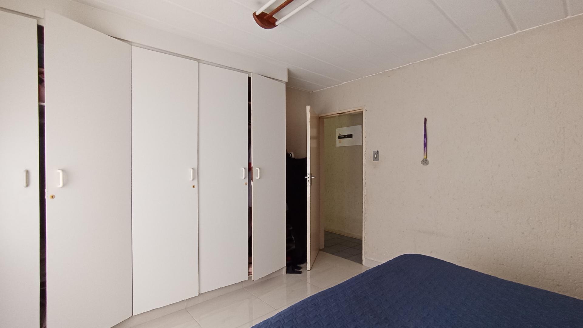 Bed Room 1 - 18 square meters of property in Union