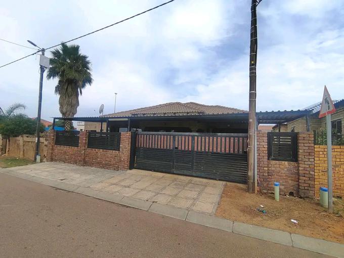 3 Bedroom House for Sale For Sale in Soshanguve - MR689640