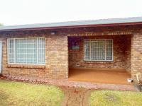  of property in Die Hoewes