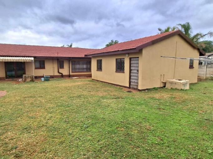 3 Bedroom House for Sale For Sale in Athlone Park - MR689653