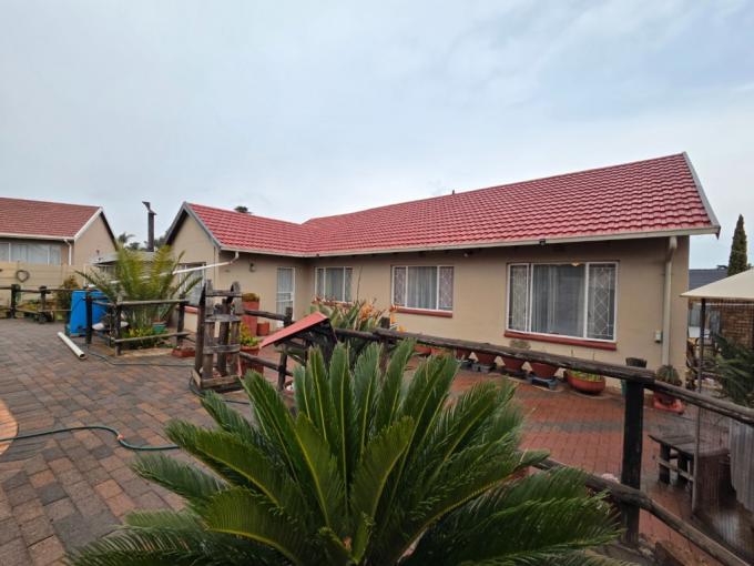 3 Bedroom House for Sale For Sale in Verwoerdpark - MR689671