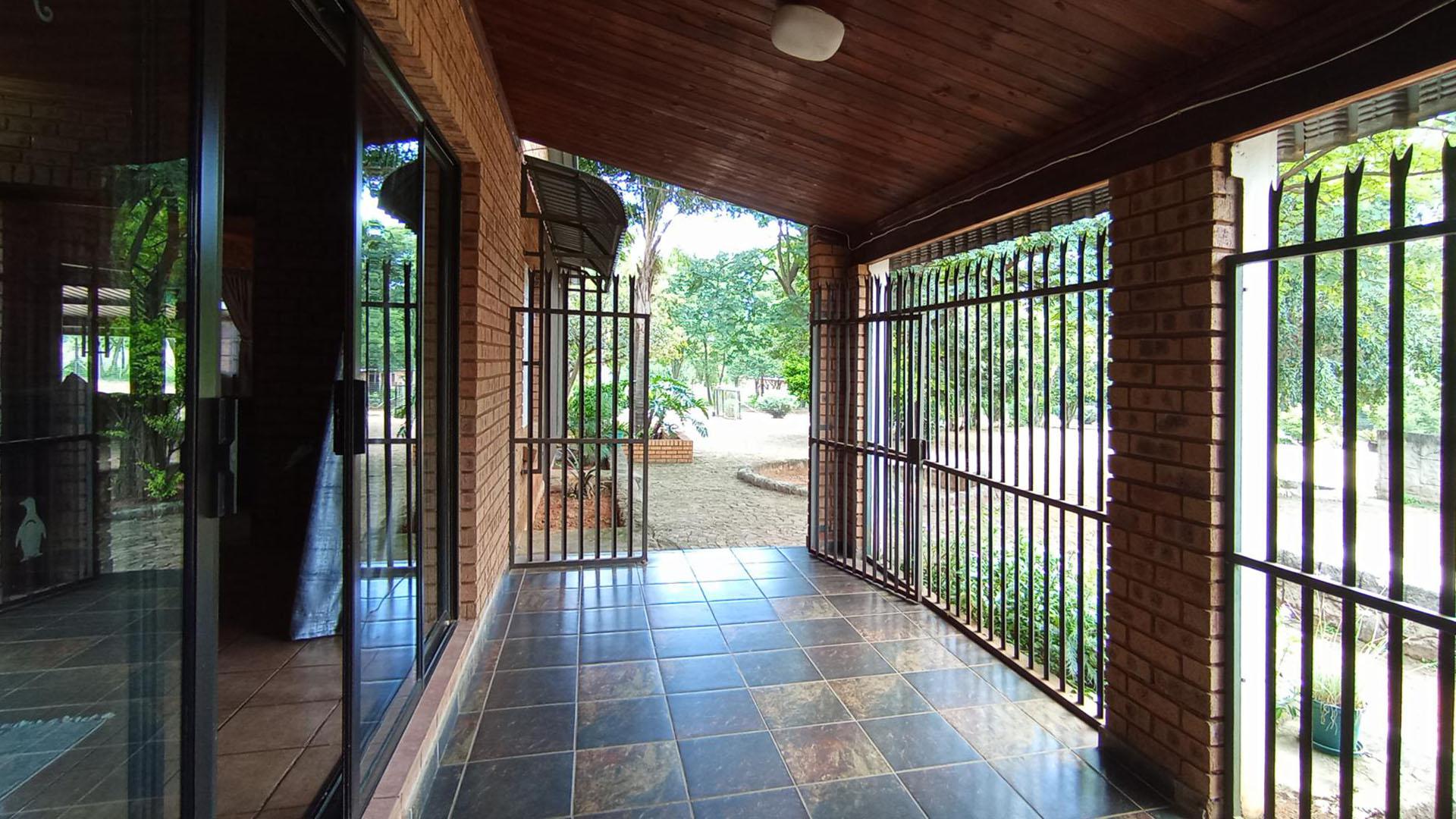 Patio - 18 square meters of property in Sunset View AH