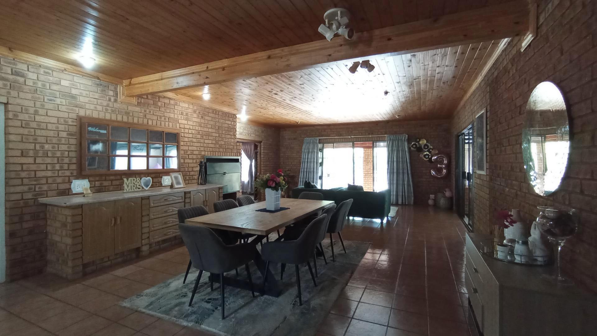 Dining Room - 30 square meters of property in Sunset View AH