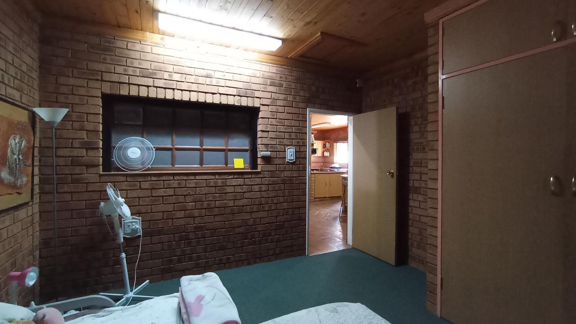 Bed Room 1 - 19 square meters of property in Sunset View AH