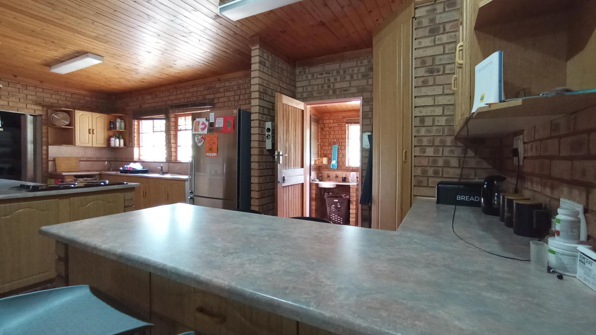 Kitchen - 24 square meters of property in Sunset View AH