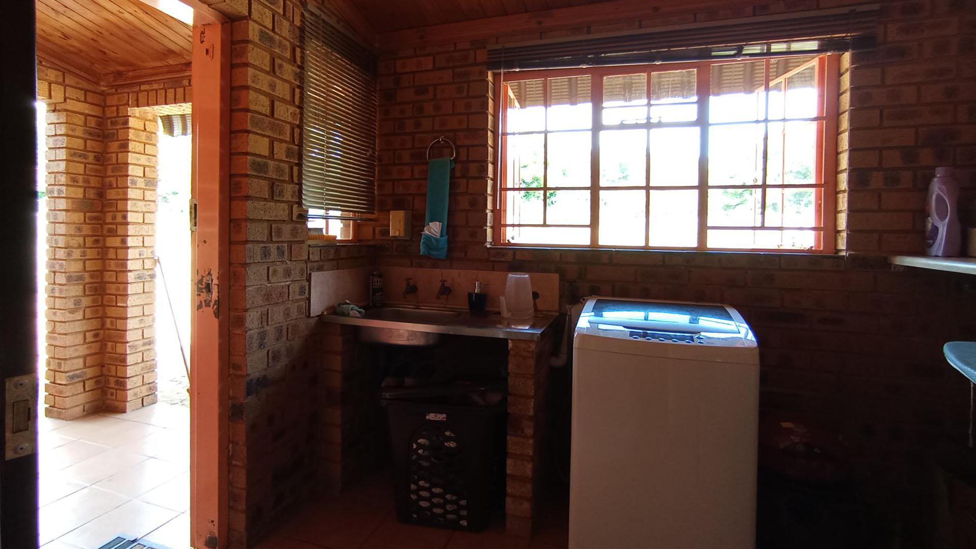 Scullery - 14 square meters of property in Sunset View AH