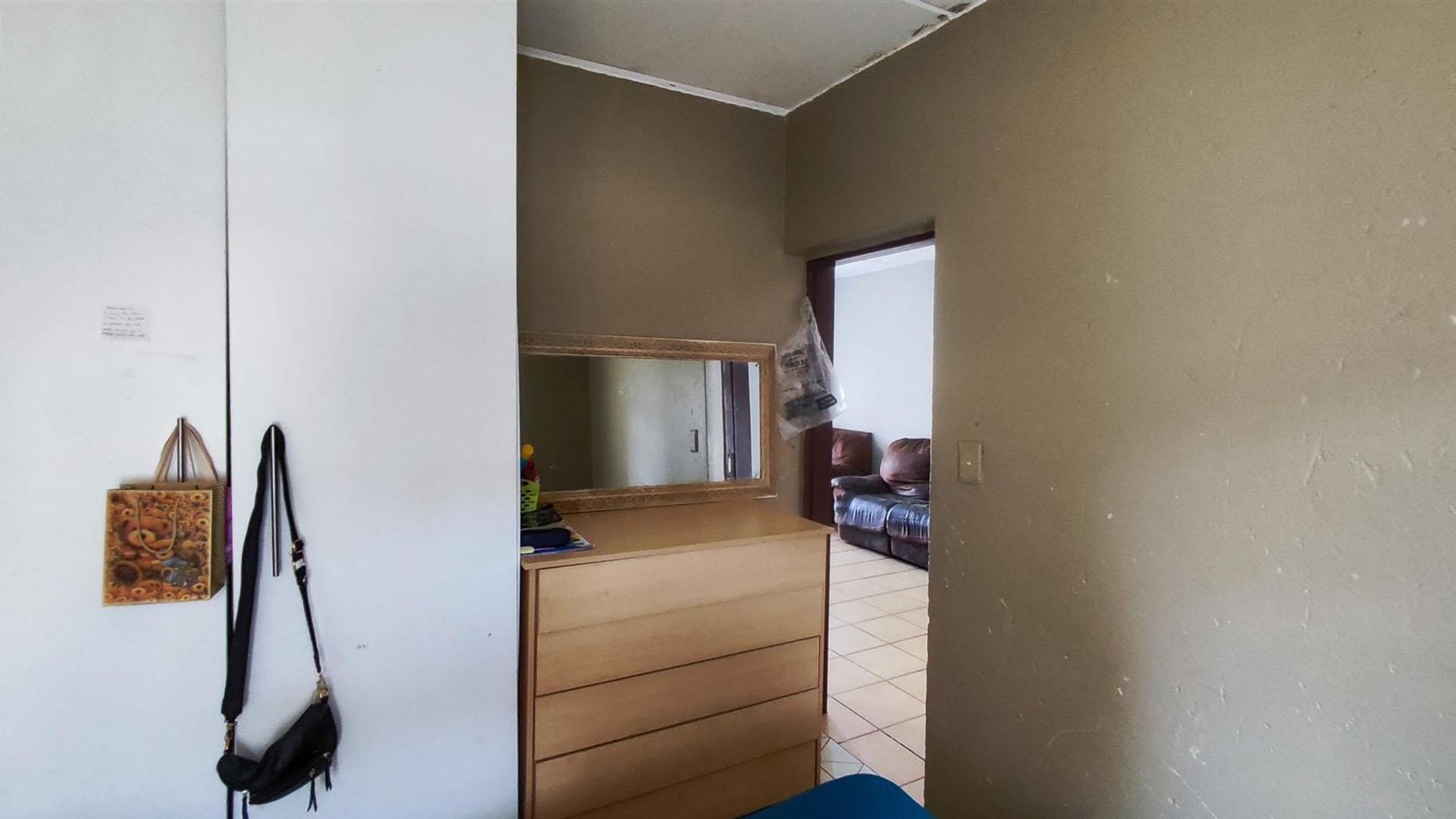 Bed Room 1 - 9 square meters of property in Comet