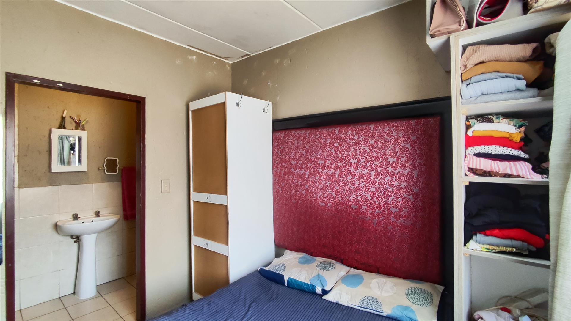 Main Bedroom - 9 square meters of property in Comet