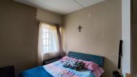 Bed Room 1 of property in Comet