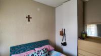 Bed Room 1 of property in Comet