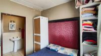 Main Bedroom of property in Comet
