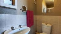 Main Bathroom of property in Comet