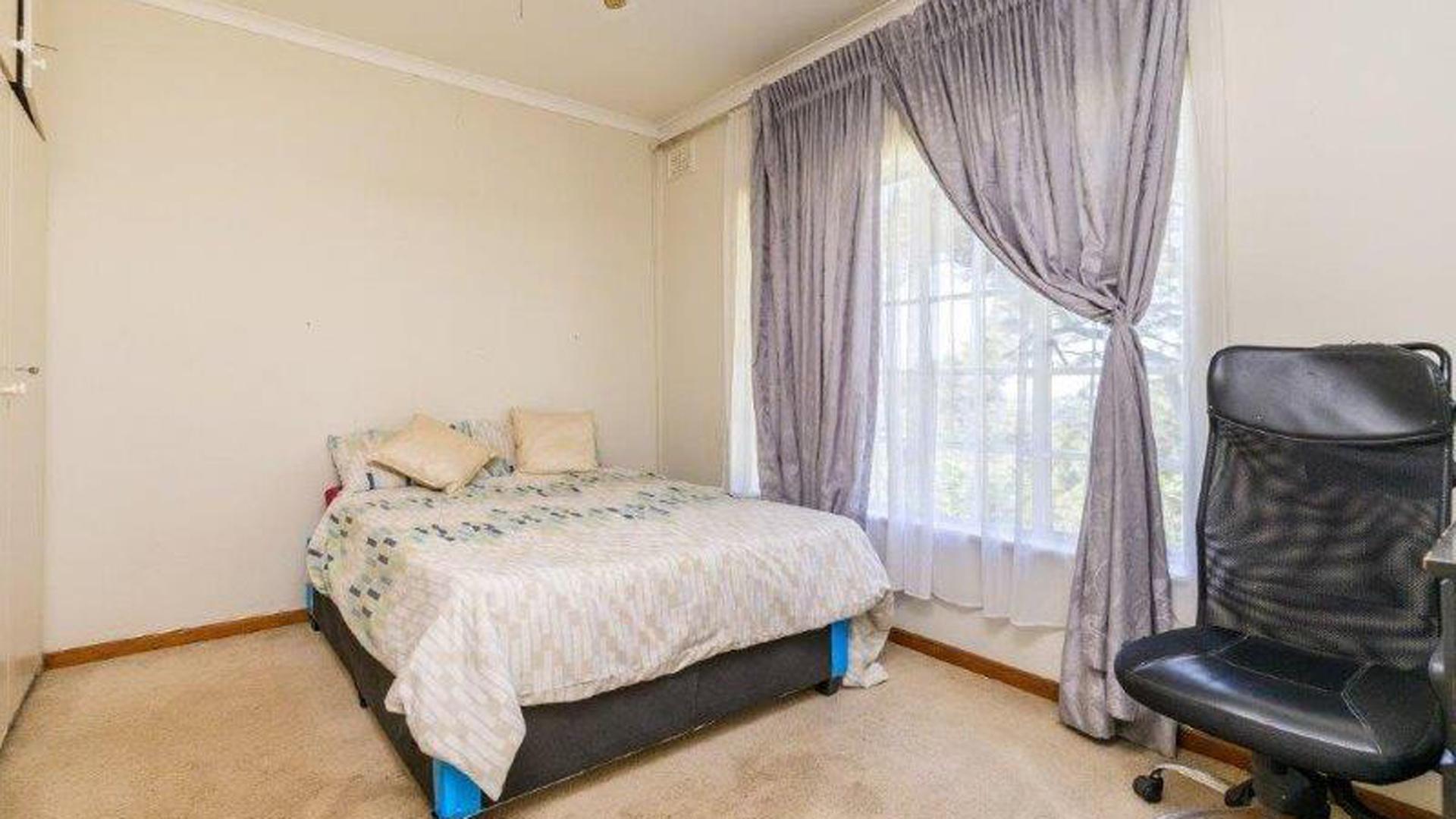 Bed Room 2 - 17 square meters of property in Atholl Heights