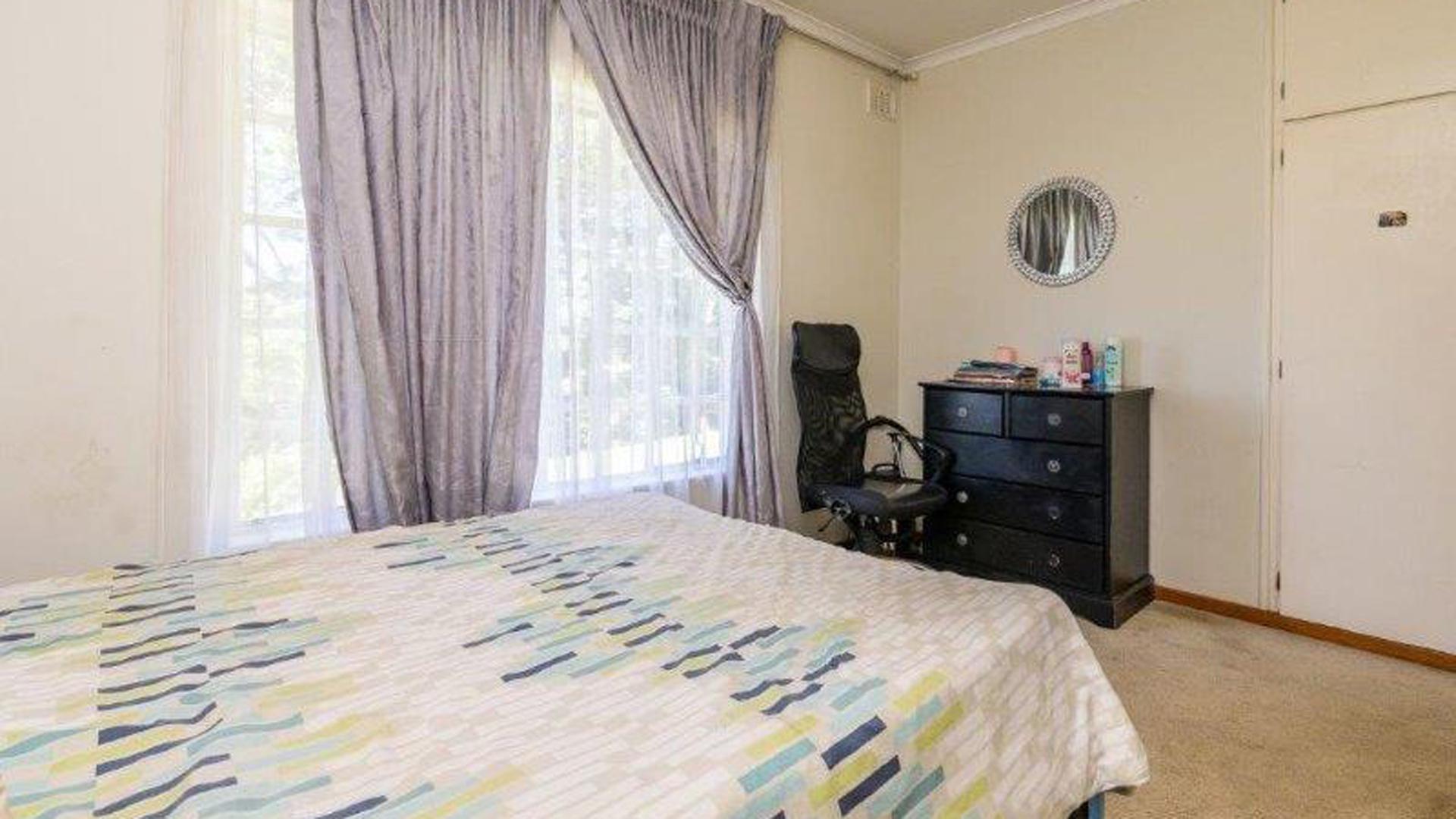 Bed Room 2 - 17 square meters of property in Atholl Heights
