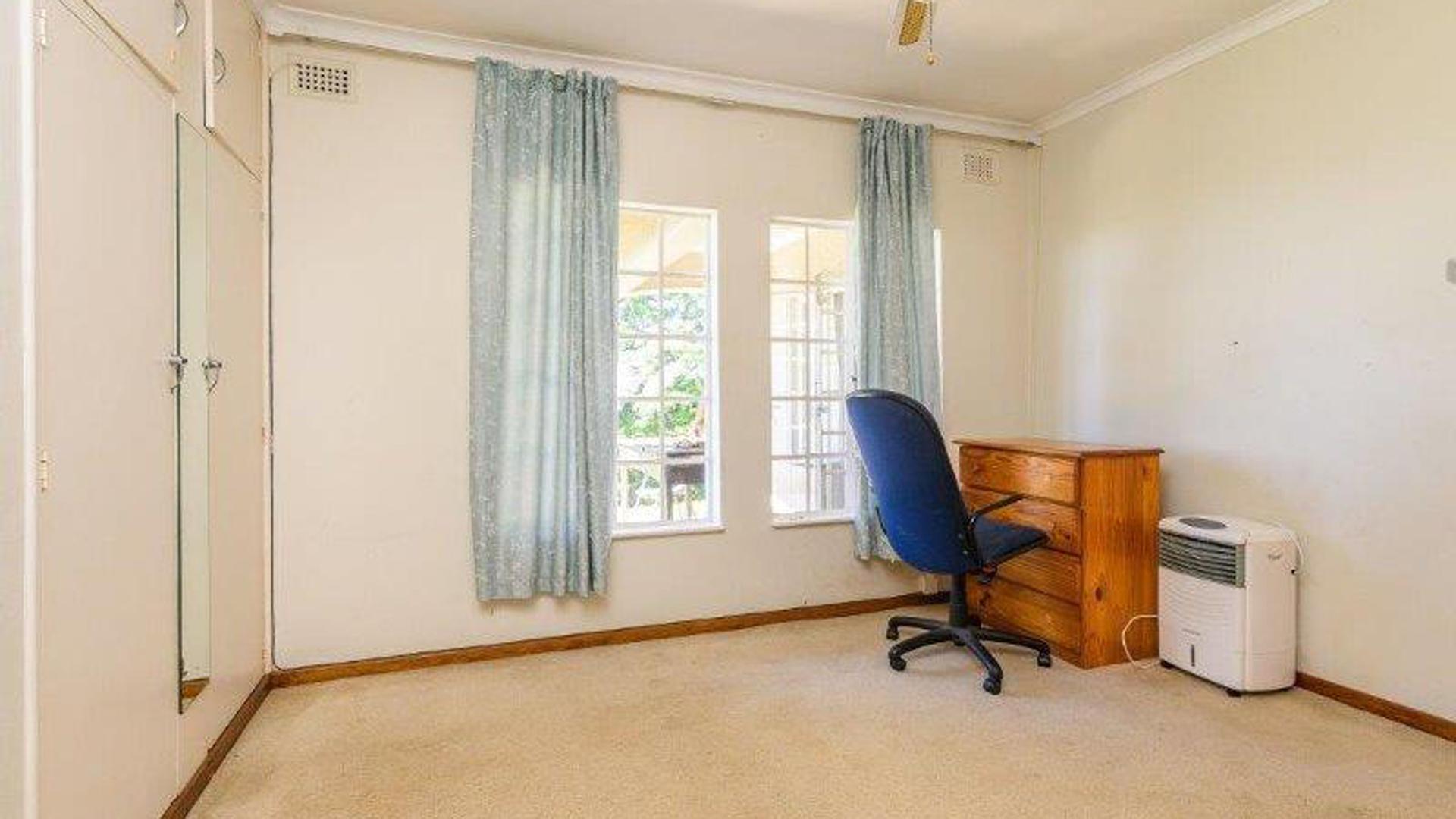 Bed Room 3 - 16 square meters of property in Atholl Heights