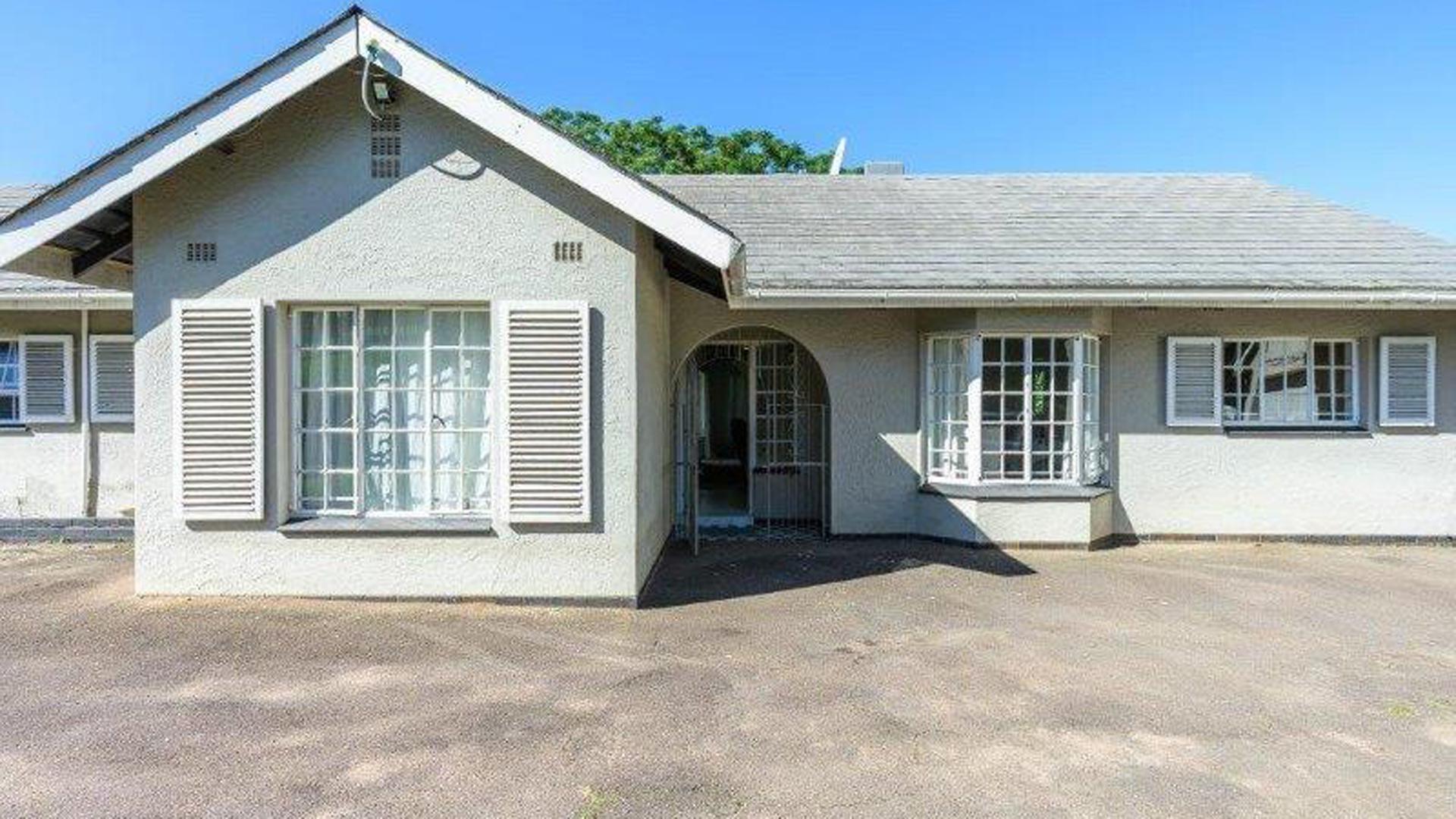 Front View of property in Atholl Heights