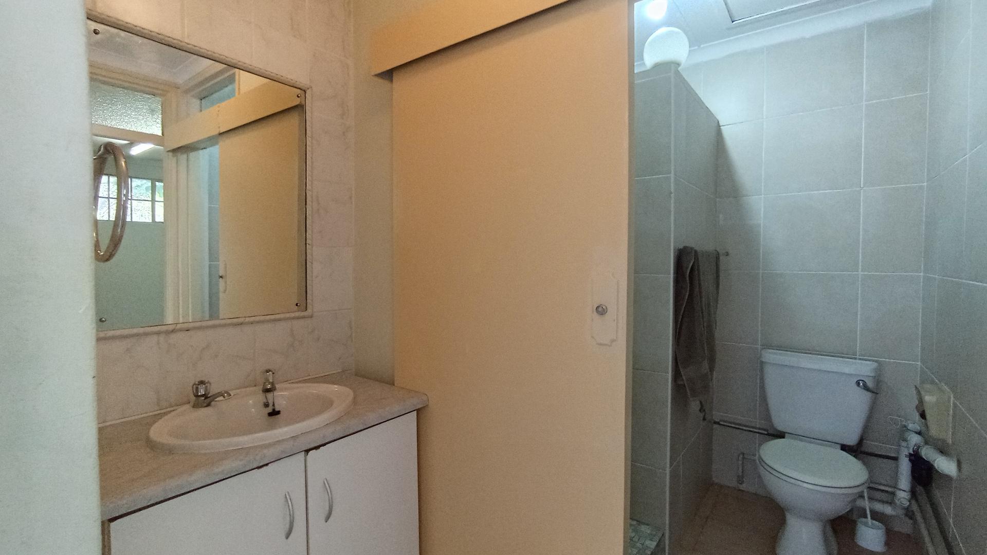 Bathroom 1 - 9 square meters of property in Atholl Heights