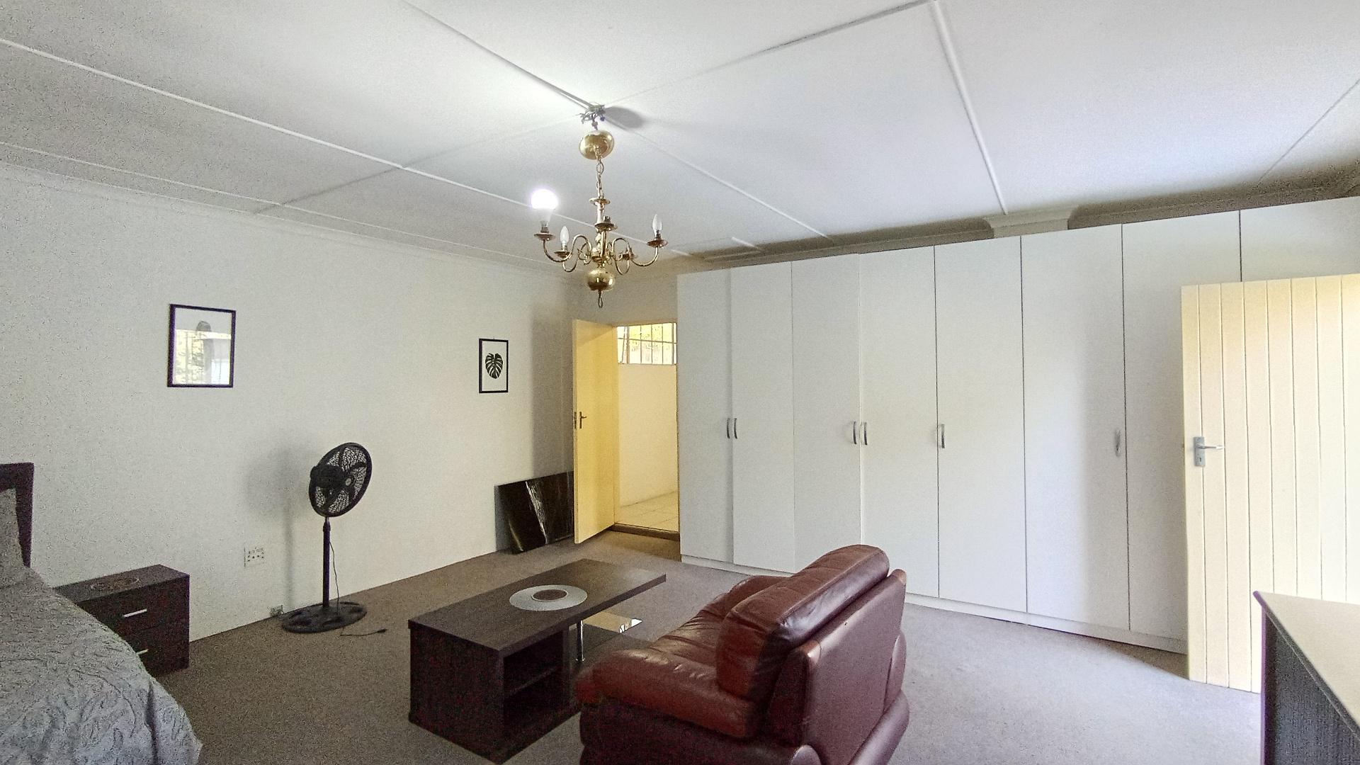 Flatlet - 58 square meters of property in Atholl Heights