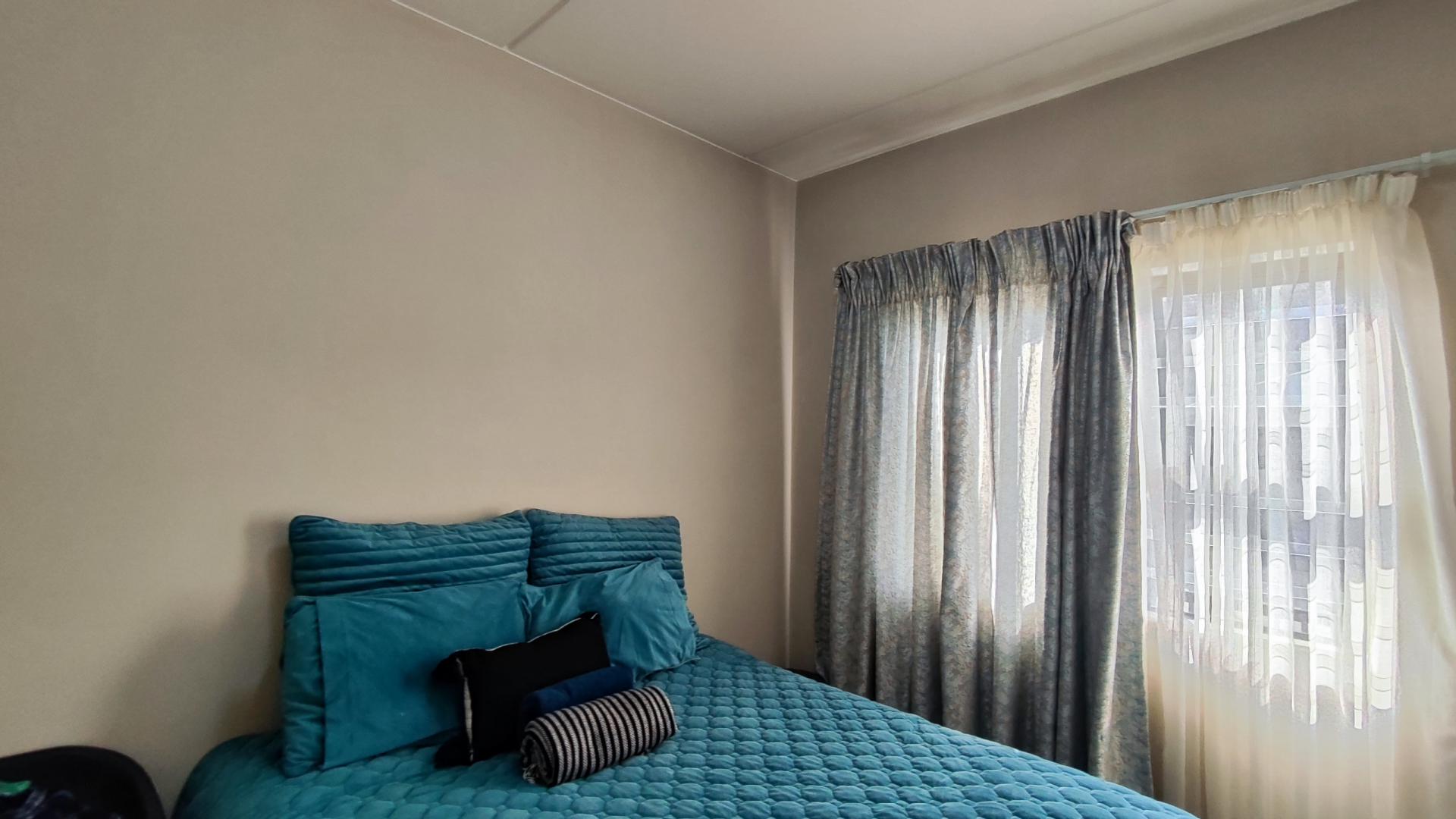 Bed Room 1 - 10 square meters of property in Rynfield