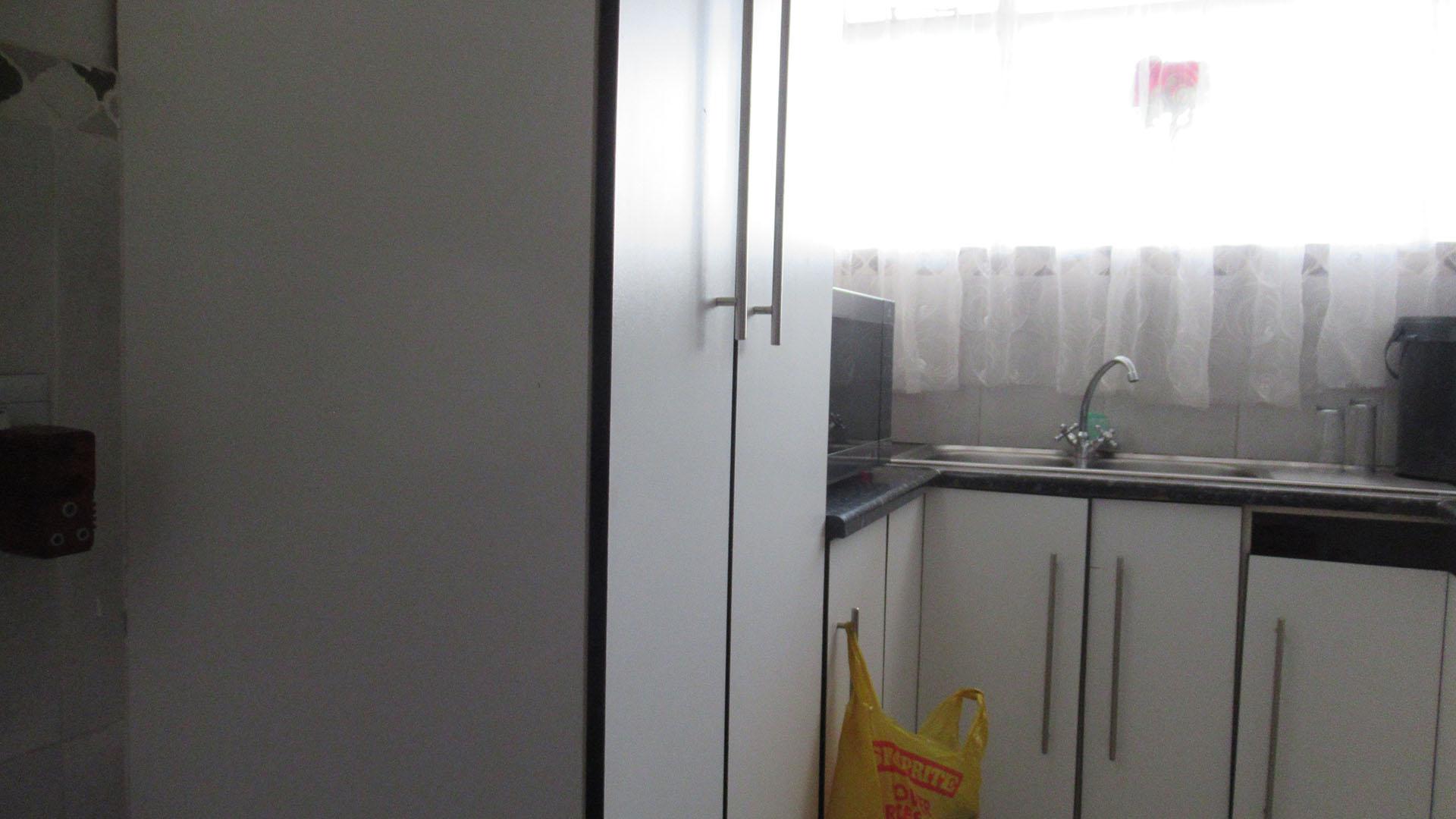 Kitchen - 9 square meters of property in Florida