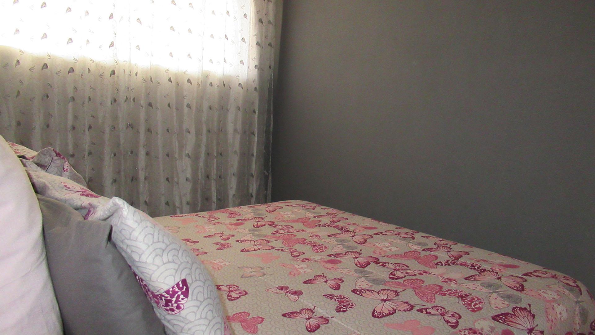 Bed Room 2 - 9 square meters of property in Florida