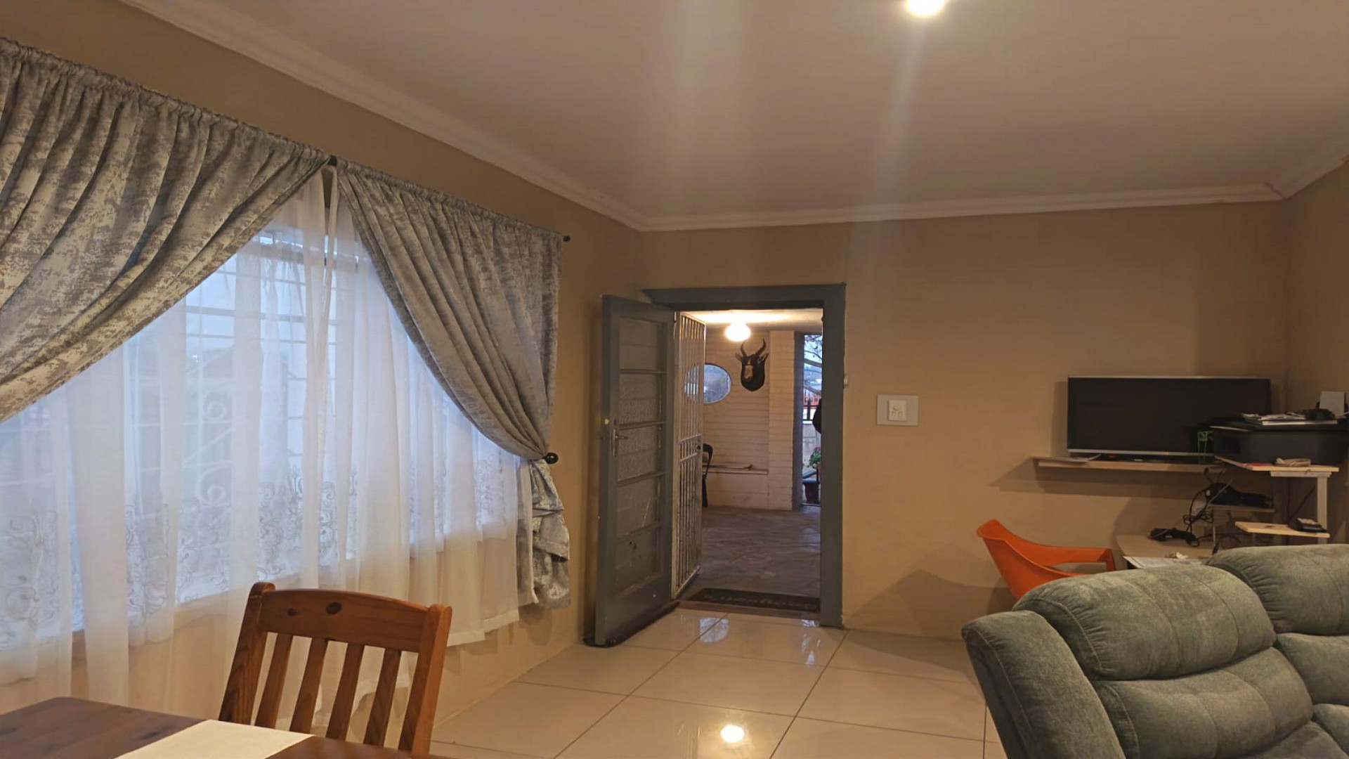 Lounges of property in Krugersdorp West