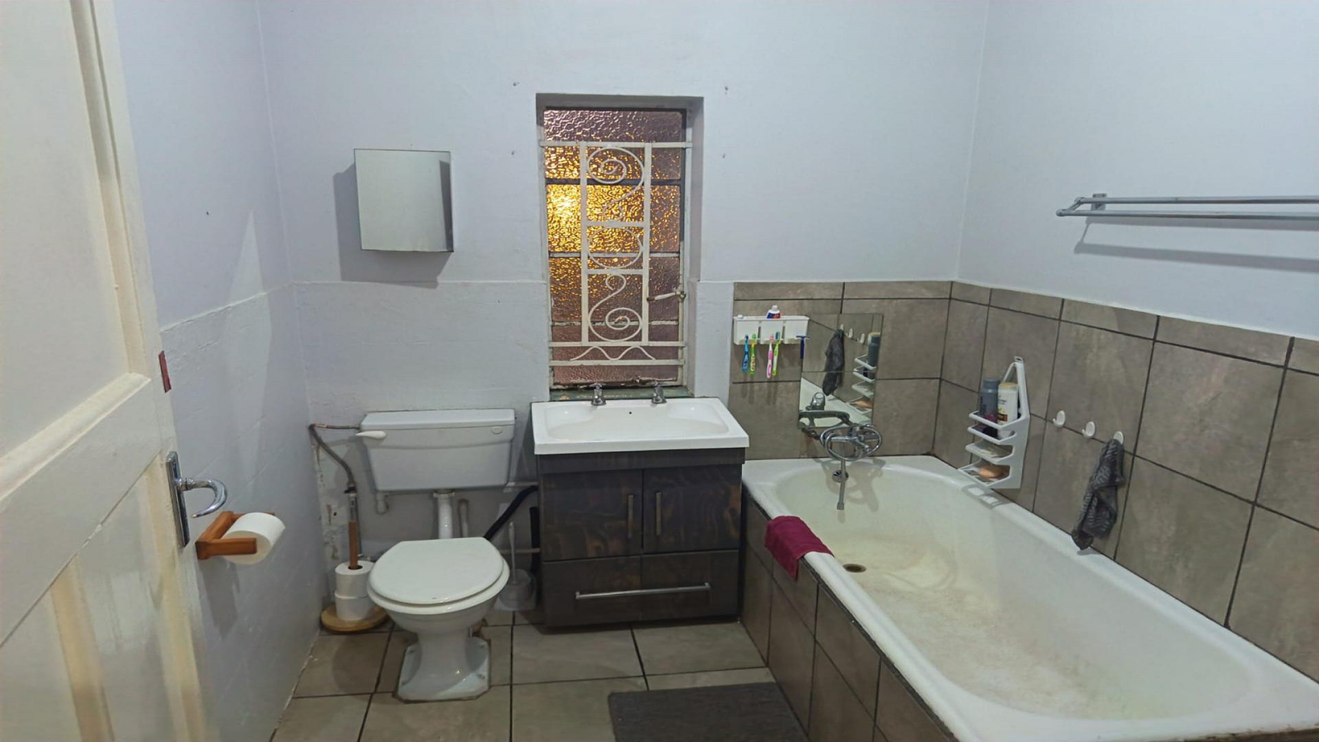 Bathroom 1 of property in Krugersdorp West