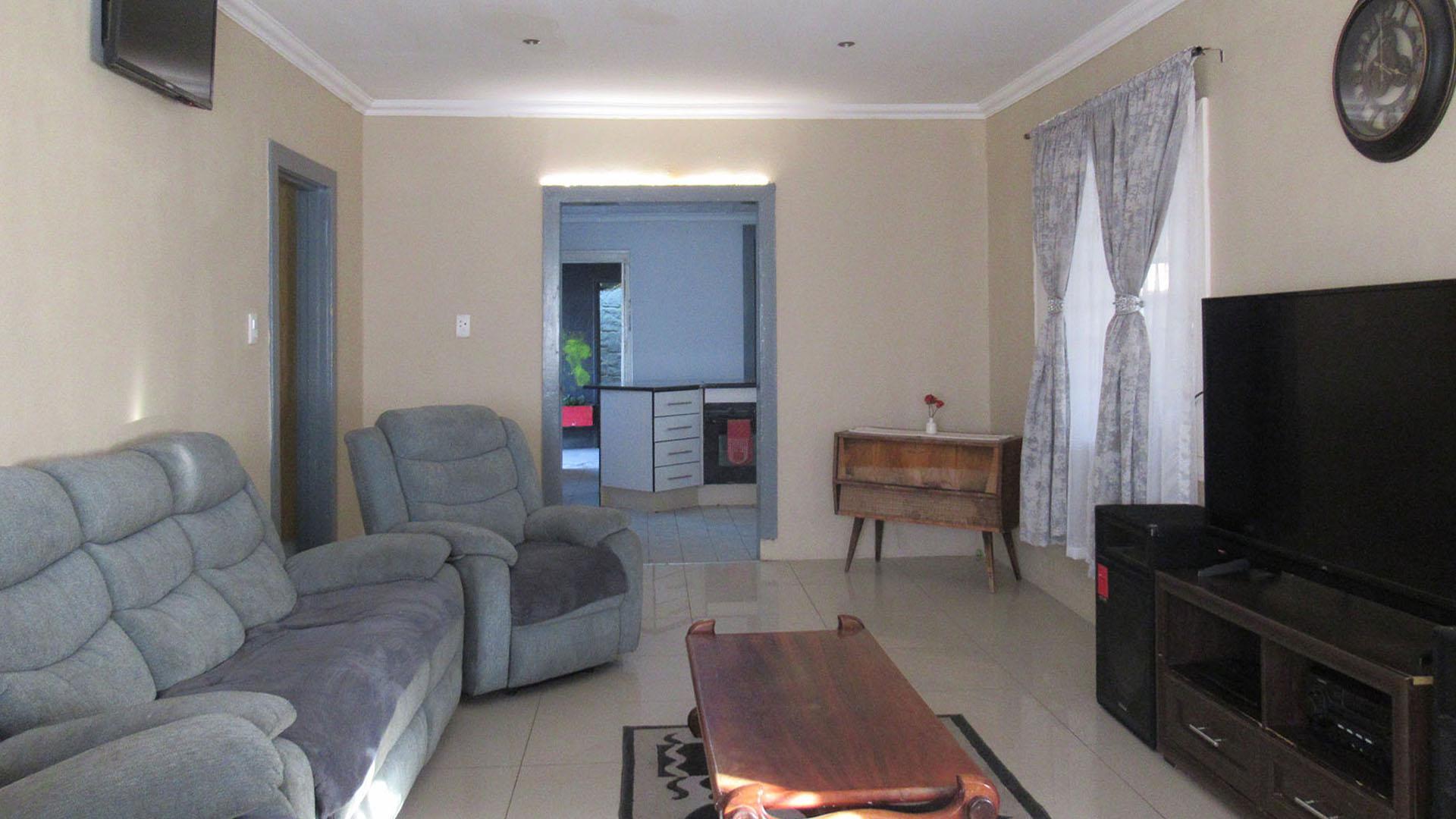 Lounges - 53 square meters of property in Krugersdorp West