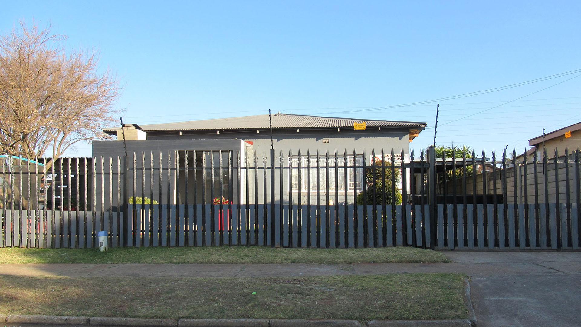 Front View of property in Krugersdorp West