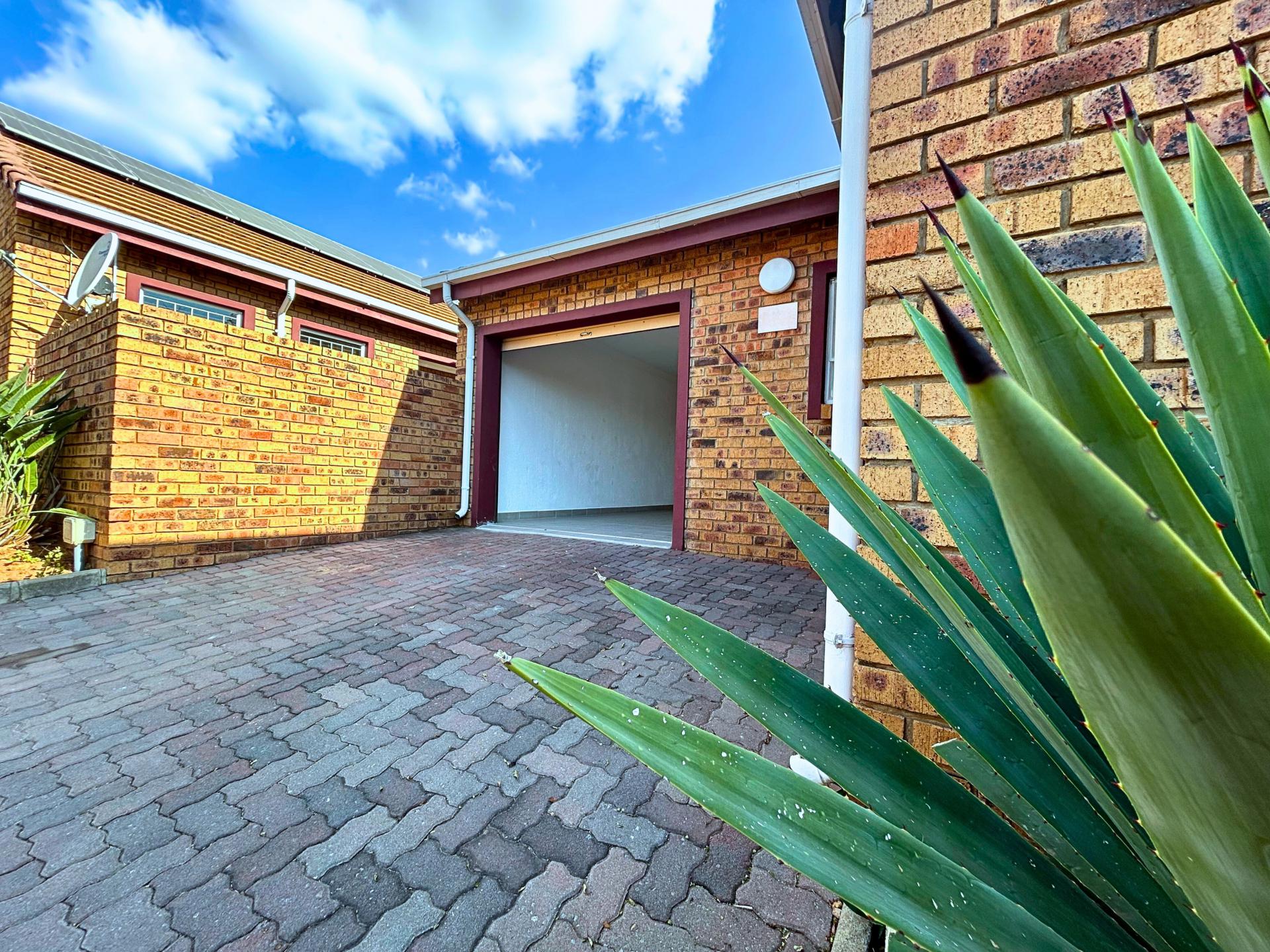  of property in Amberfield Crest