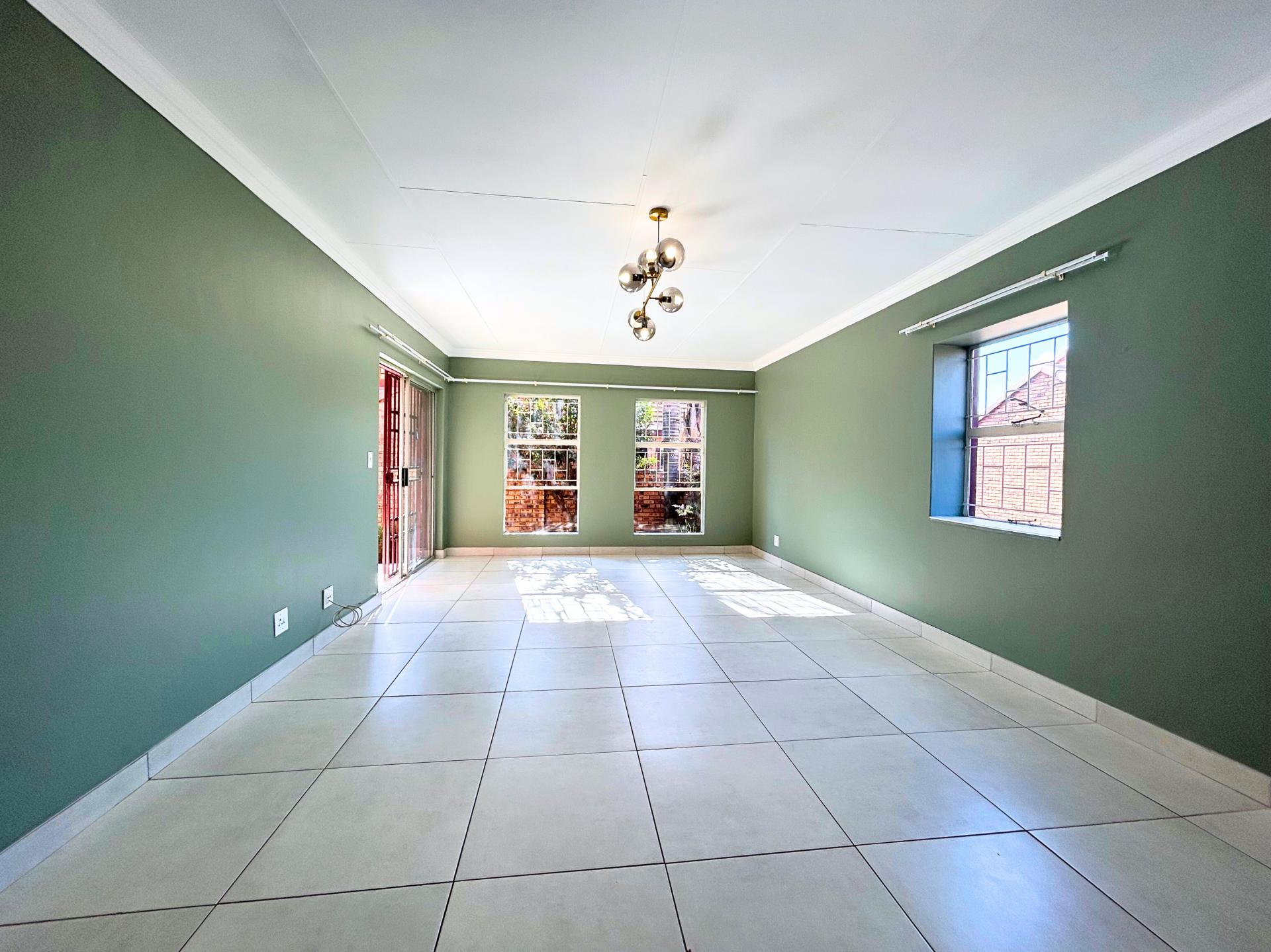  of property in Amberfield Crest