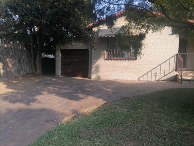 2 Bedroom House to Rent in Weltevreden Park - Property to rent - MR689726