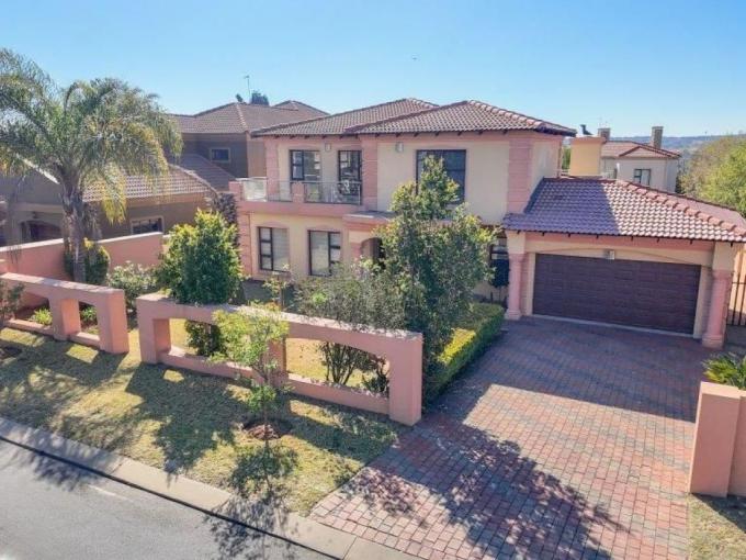 4 Bedroom House to Rent in Blue Valley Golf Estate - Property to rent - MR689761