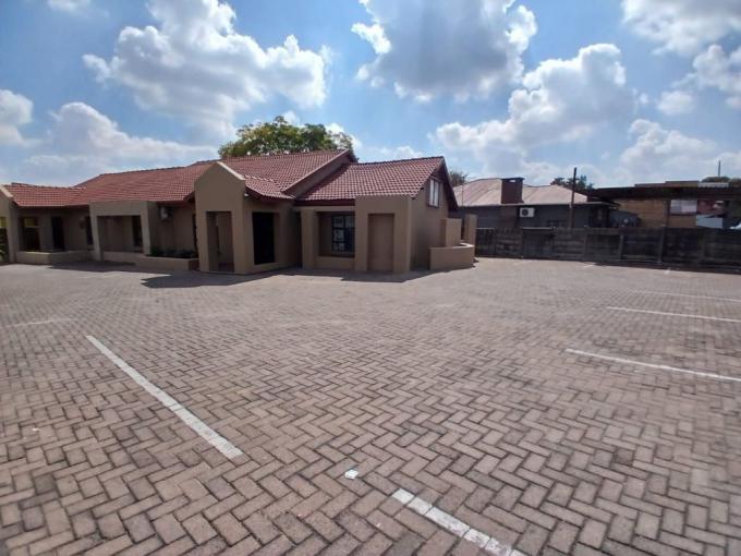Commercial to Rent in Rustenburg - Property to rent - MR689770