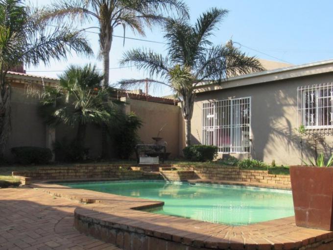4 Bedroom House for Sale For Sale in Linmeyer - MR689786