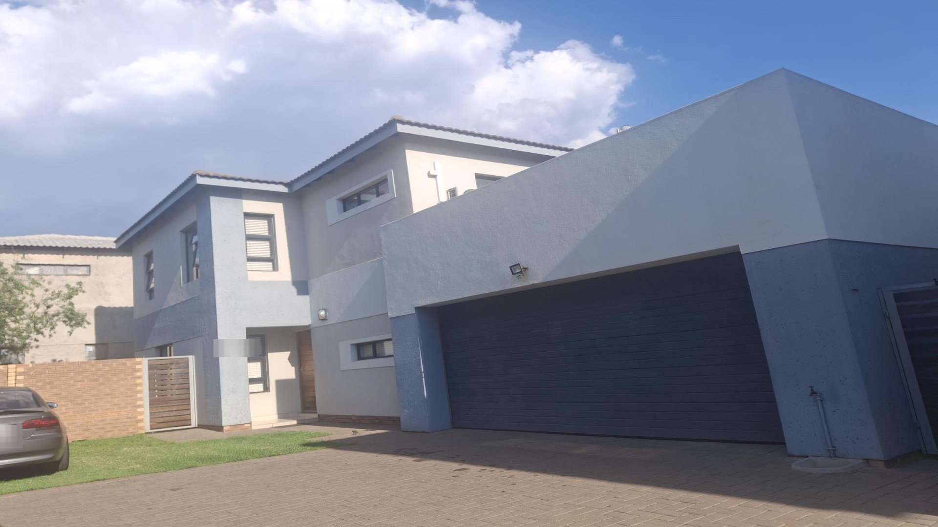 Front View of property in Rua Vista