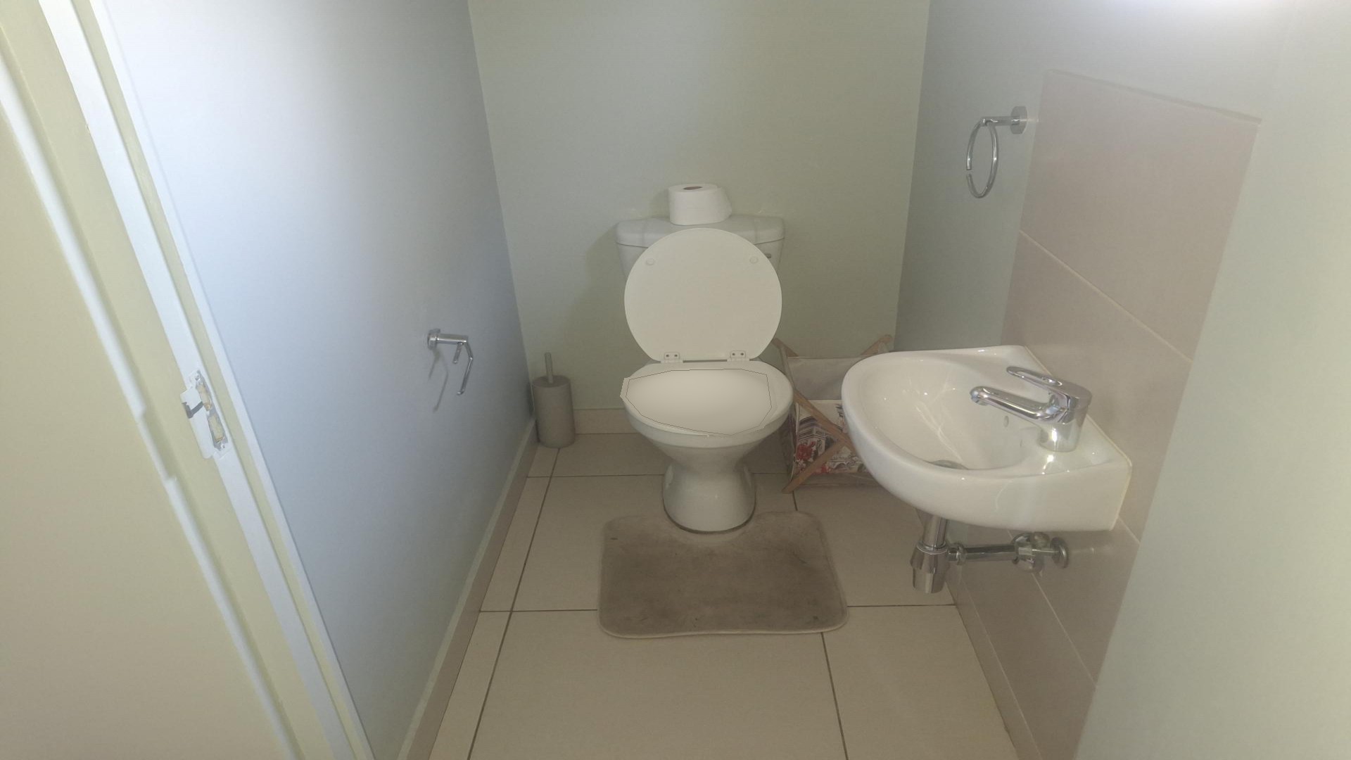 Bathroom 1 of property in Rua Vista