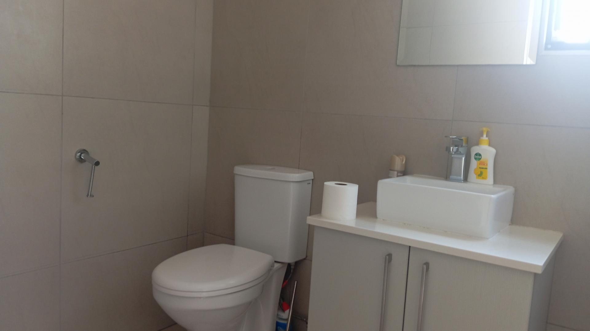 Guest Toilet - 6 square meters of property in Celtisdal