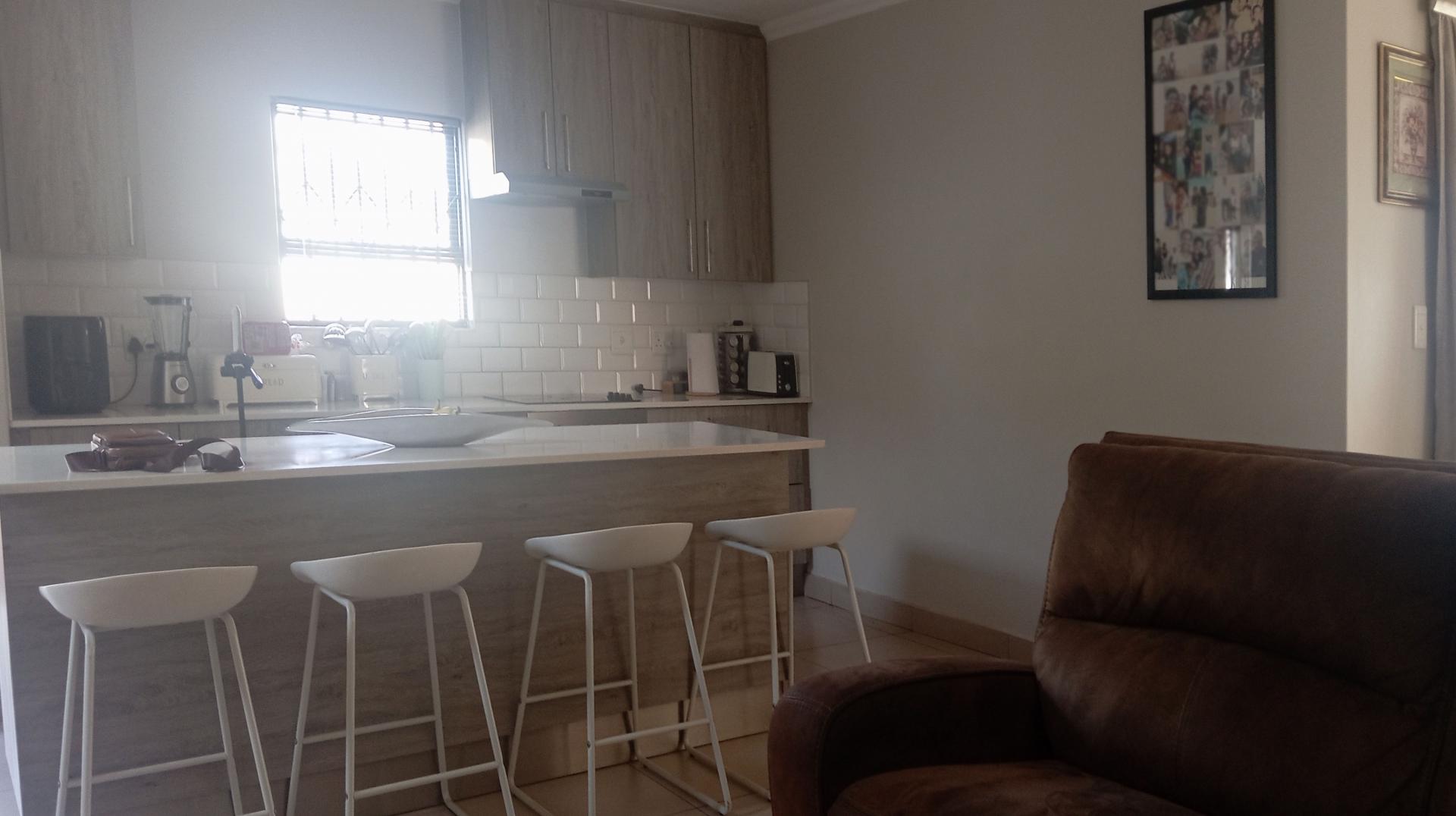 Lounges - 38 square meters of property in Celtisdal