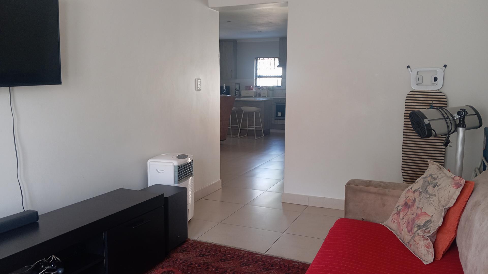 Lounges - 38 square meters of property in Celtisdal