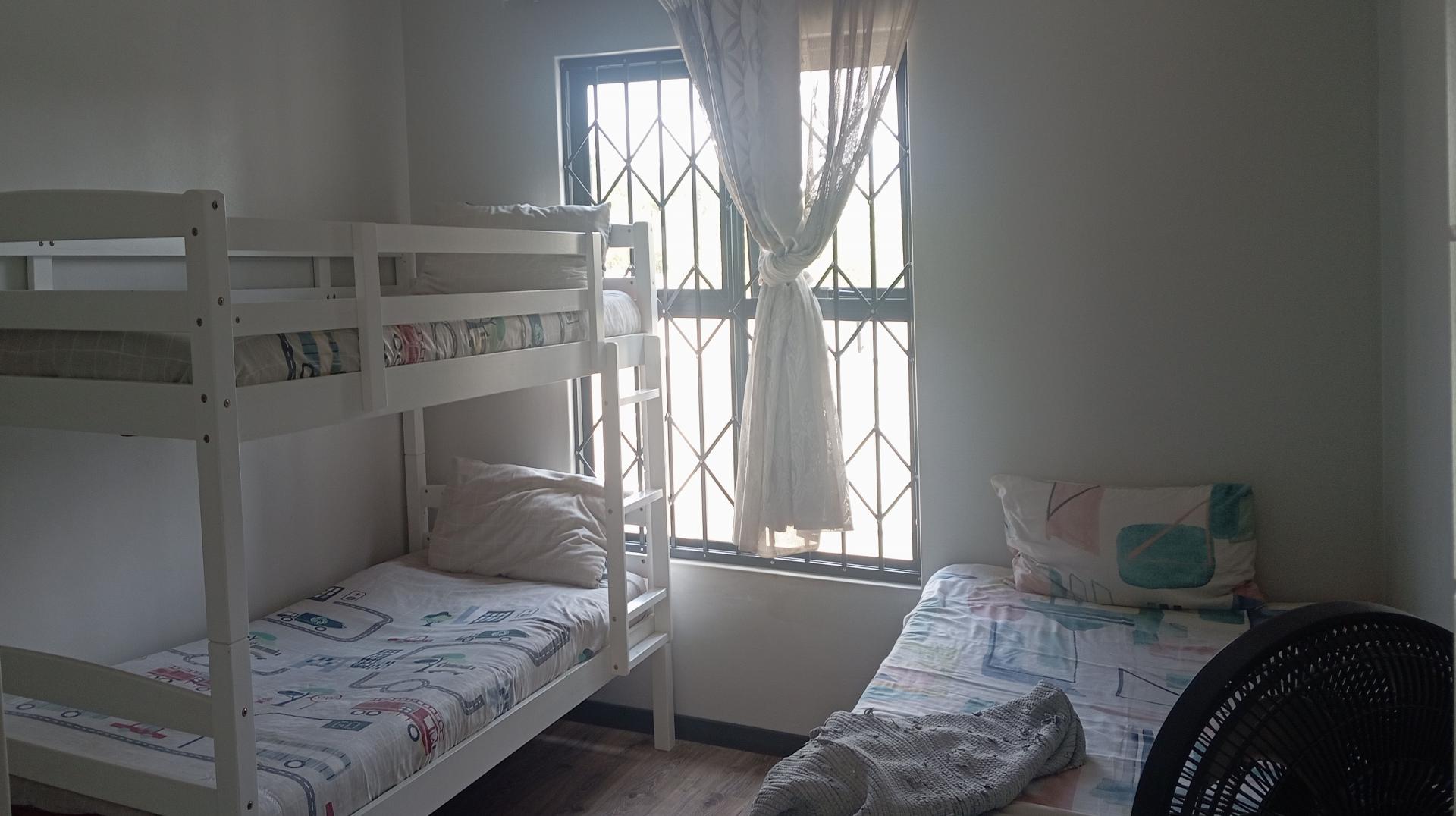 Bed Room 1 - 21 square meters of property in Celtisdal