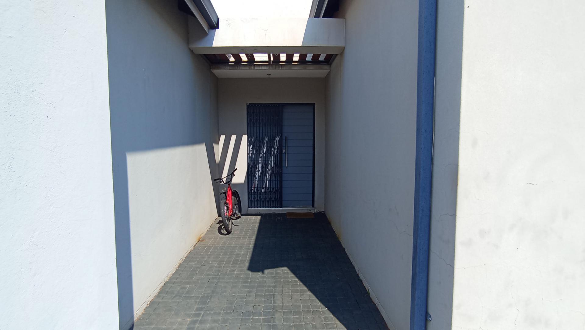 Front View of property in Celtisdal