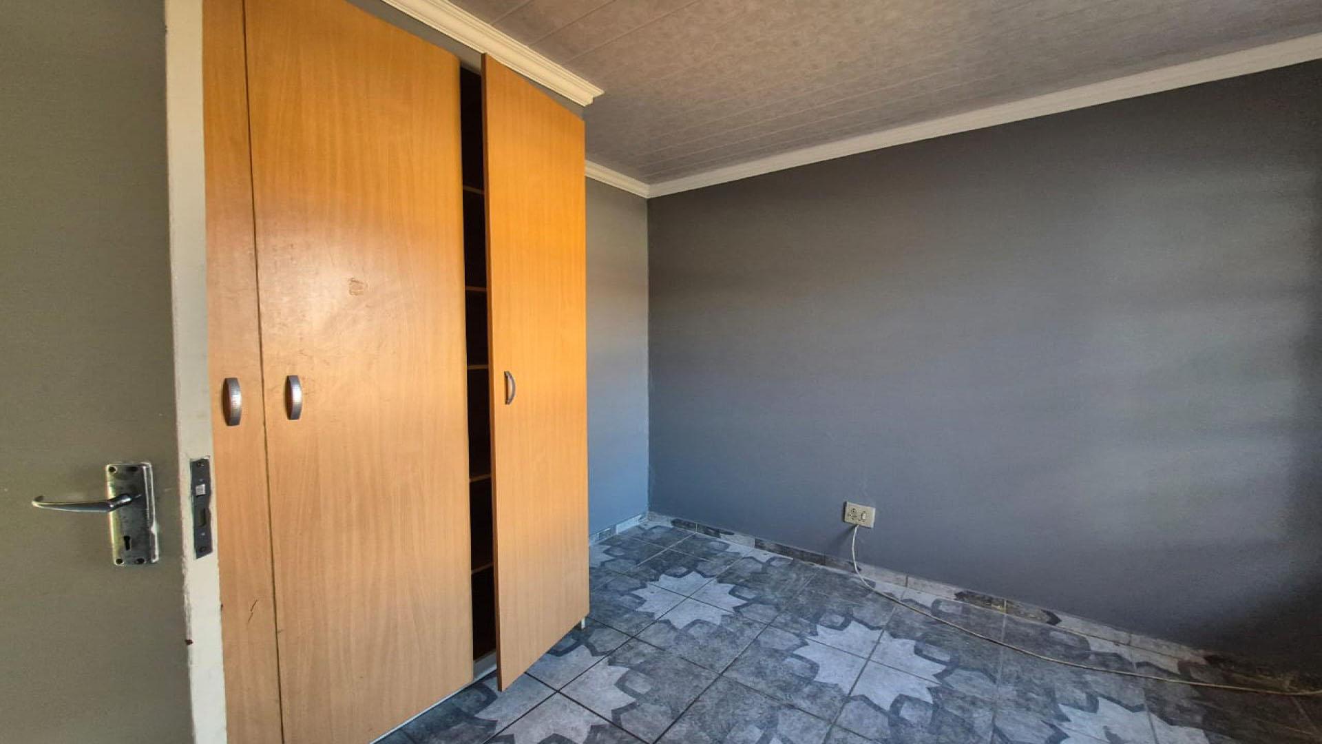 Bed Room 2 of property in Secunda