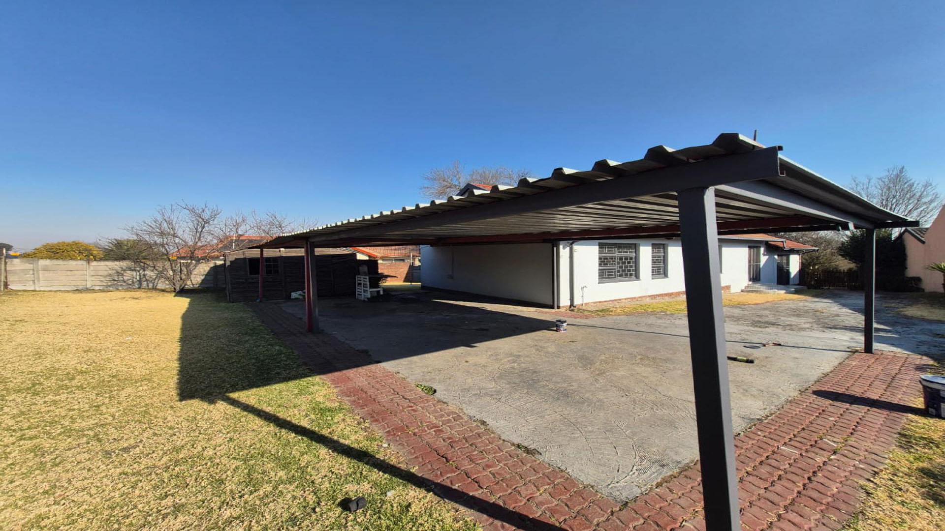 Carport  of property in Secunda