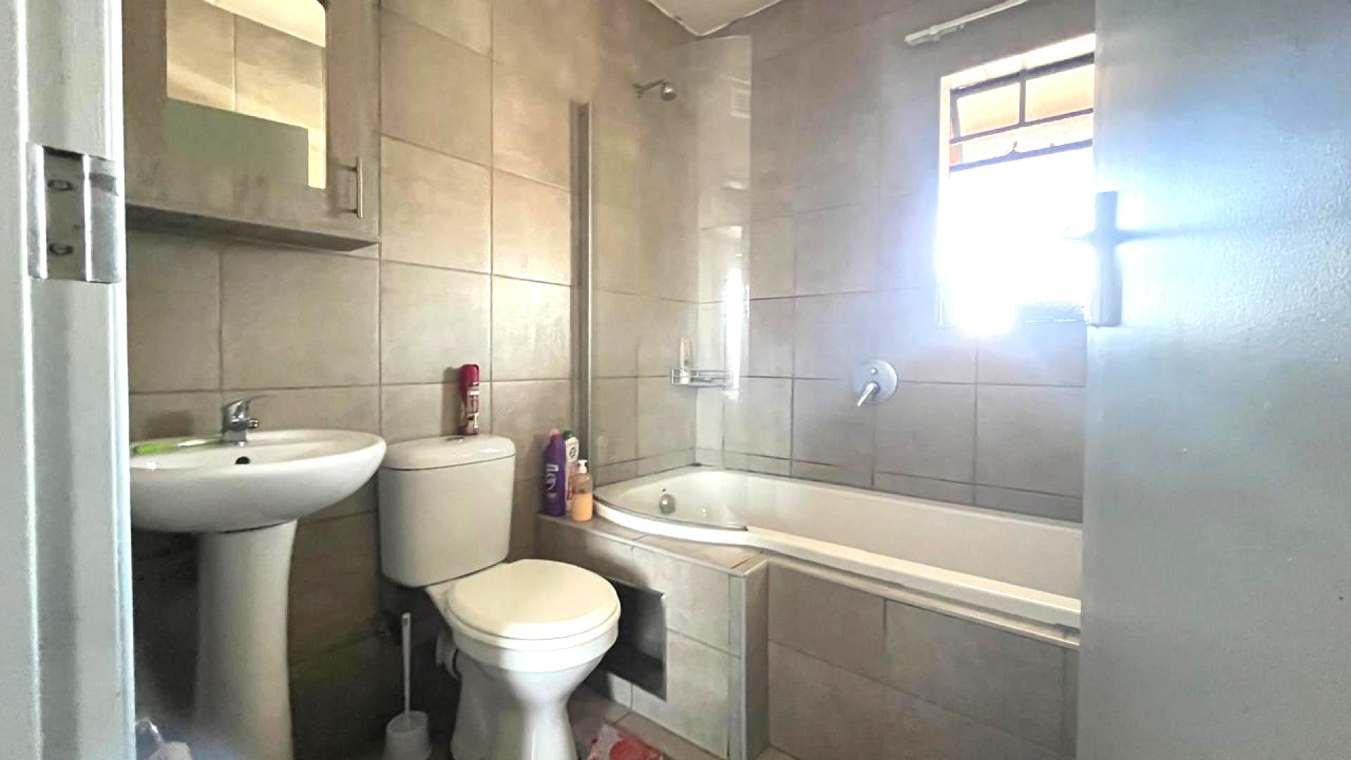 Bathroom 1 of property in Montana