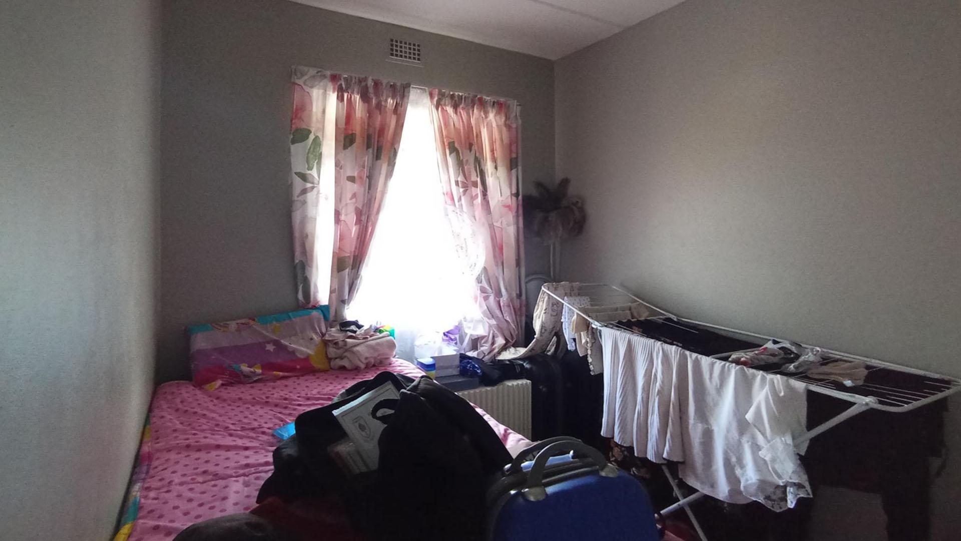 Bed Room 1 - 9 square meters of property in Montana