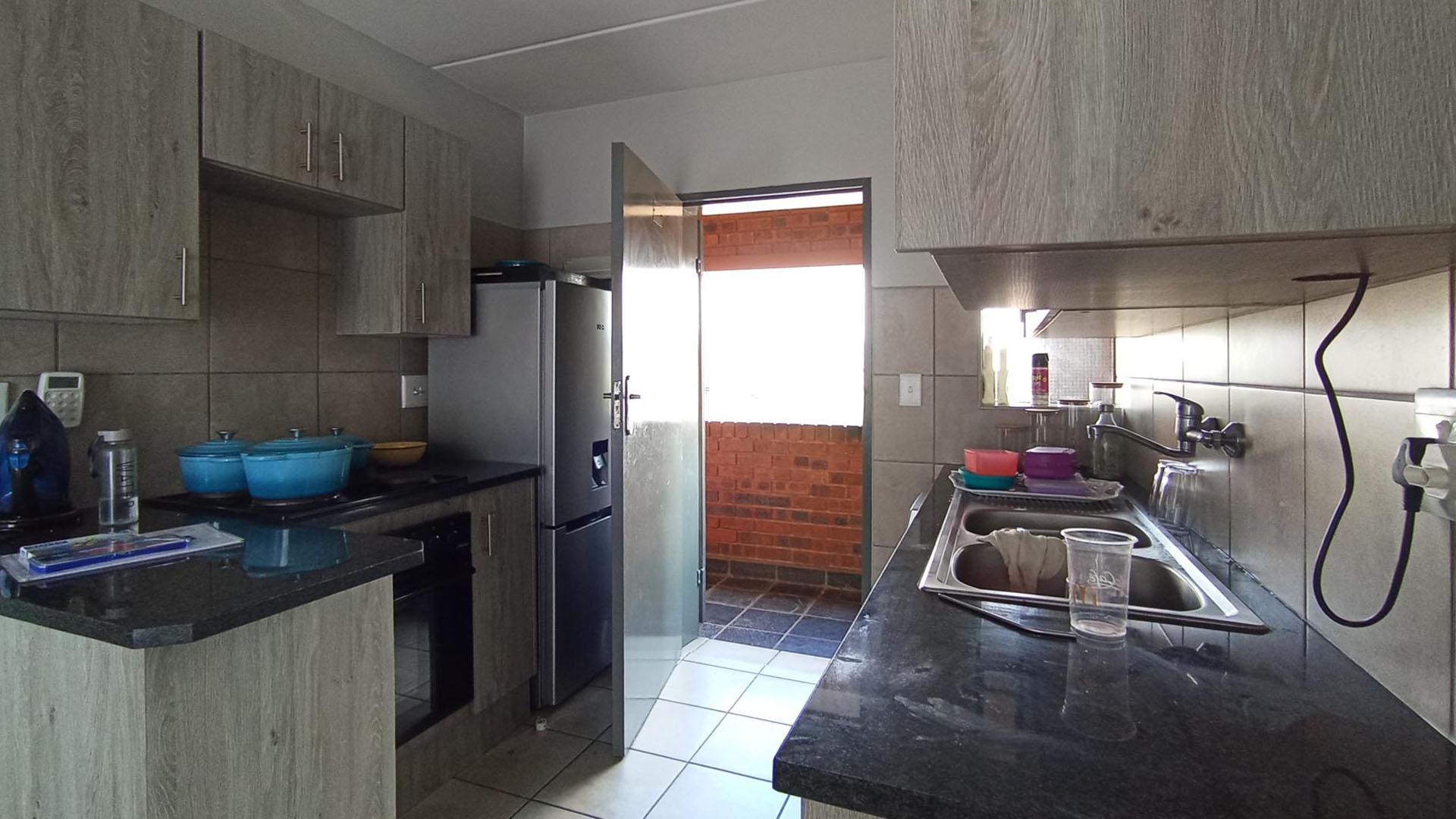 Kitchen - 7 square meters of property in Montana