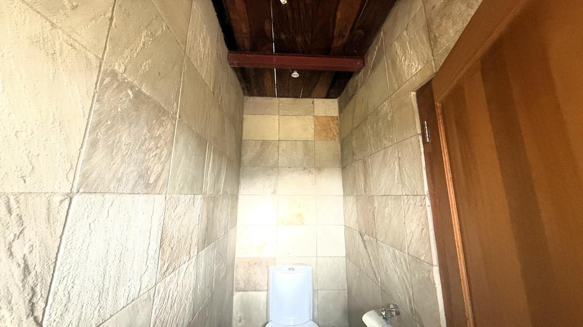 Guest Toilet - 3 square meters of property in Glenvista