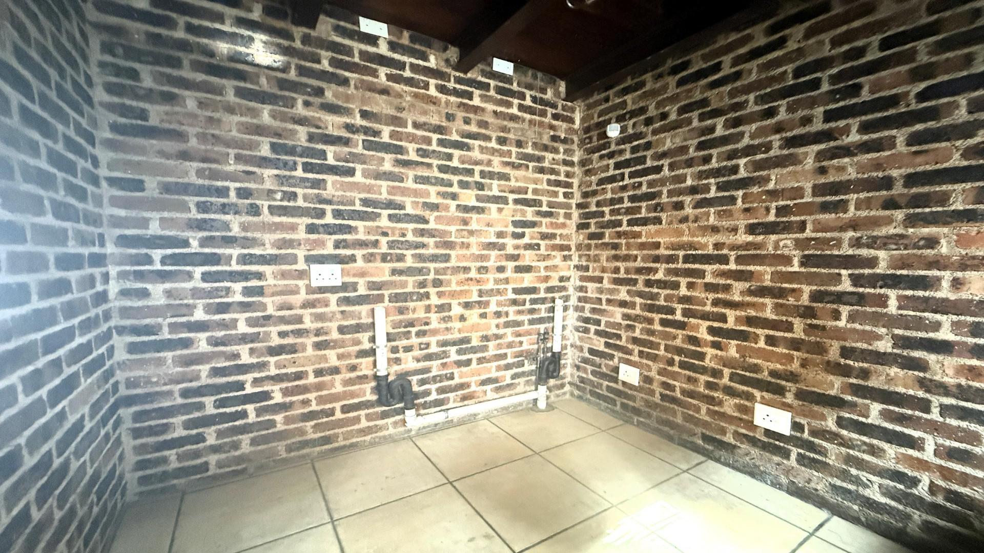 Scullery - 9 square meters of property in Glenvista