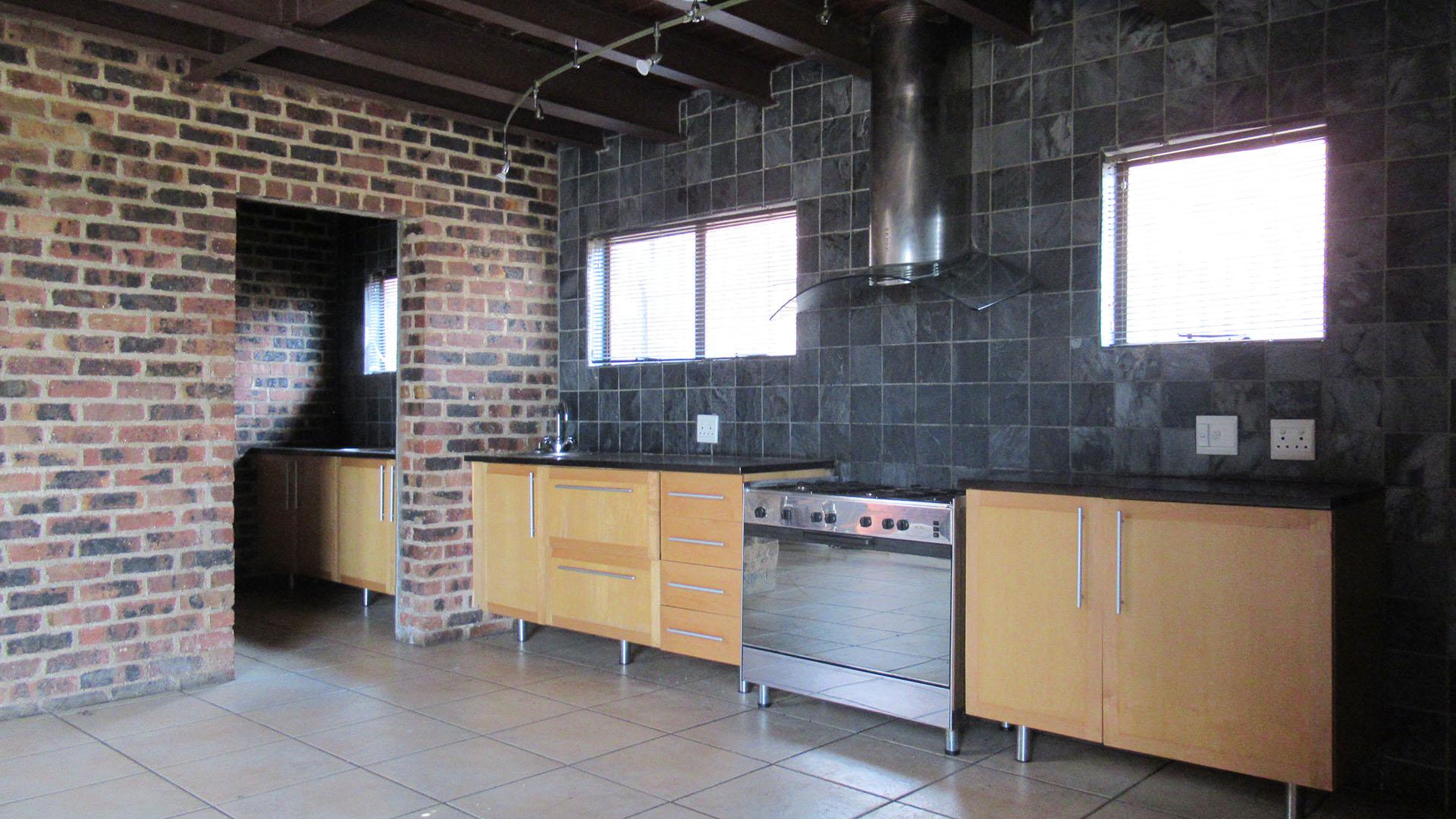 Kitchen - 16 square meters of property in Glenvista